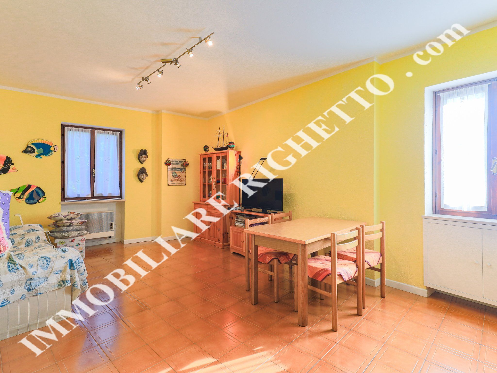 offer property for sale Spacious two-room flat 300 metres from the Lake.