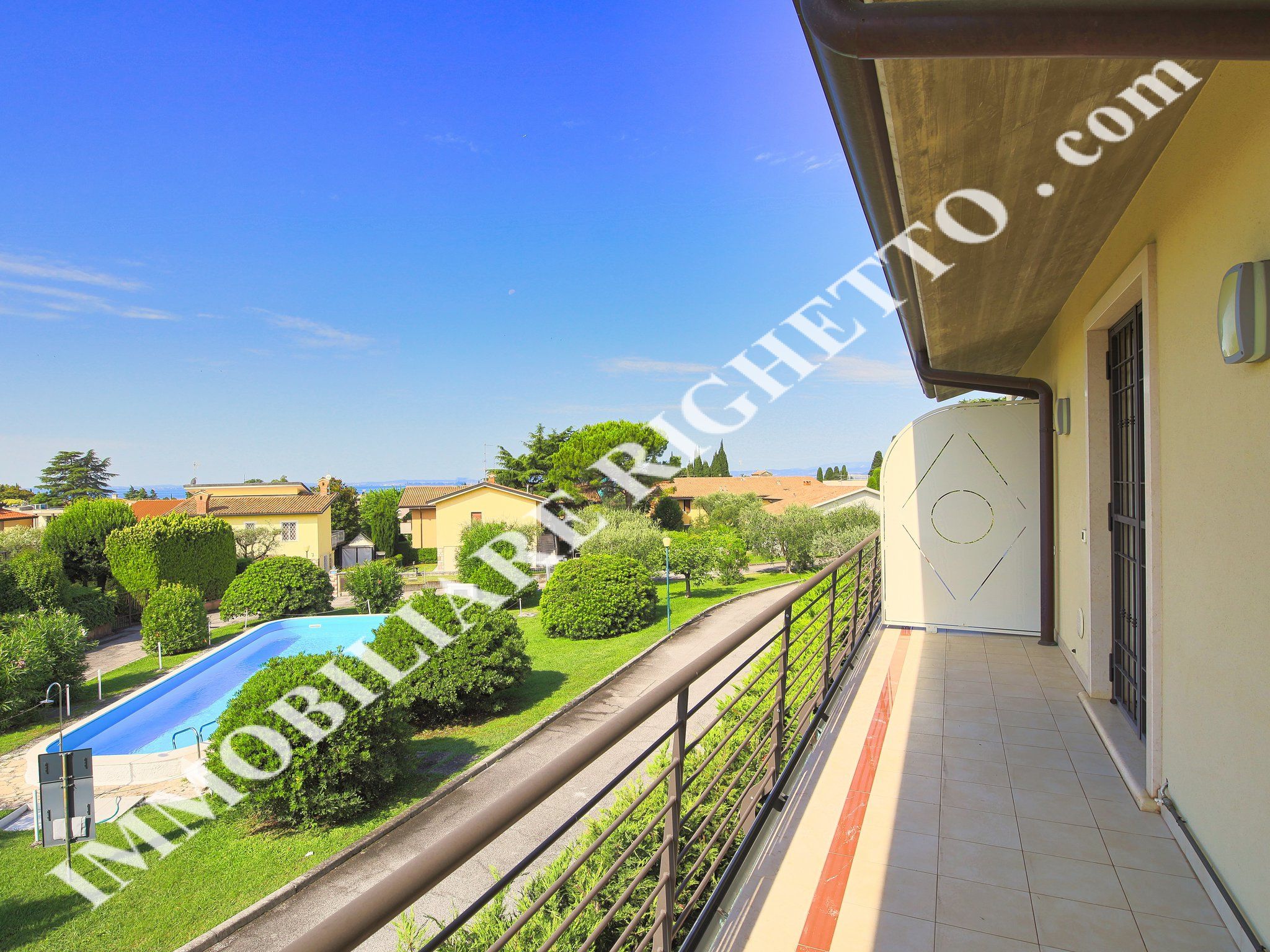 offerta immobile in affitto Recente villa d'angolo a due passi dal centro e dal Lago