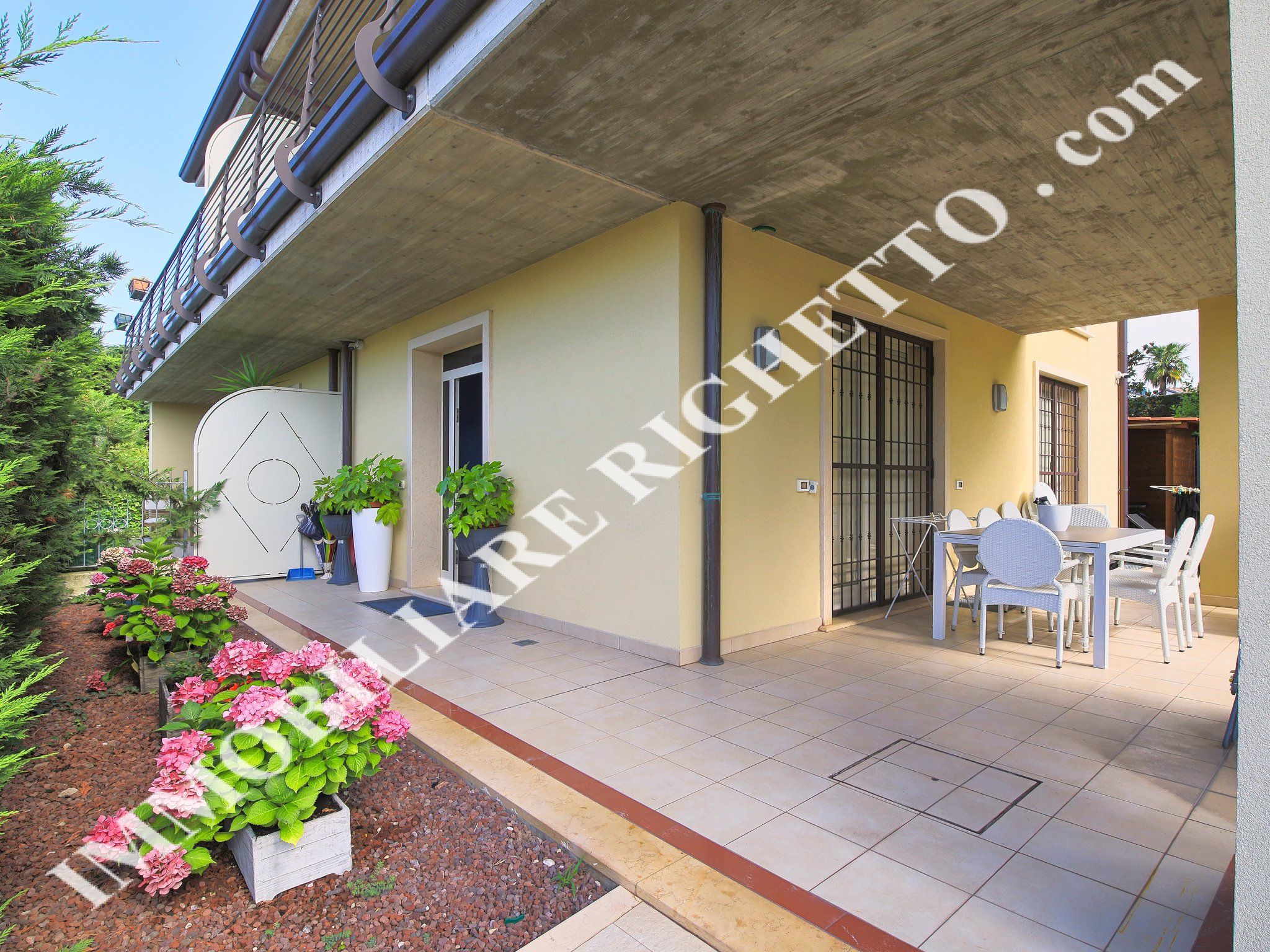 offerta immobile in affitto Recente villa d'angolo a due passi dal centro e dal Lago