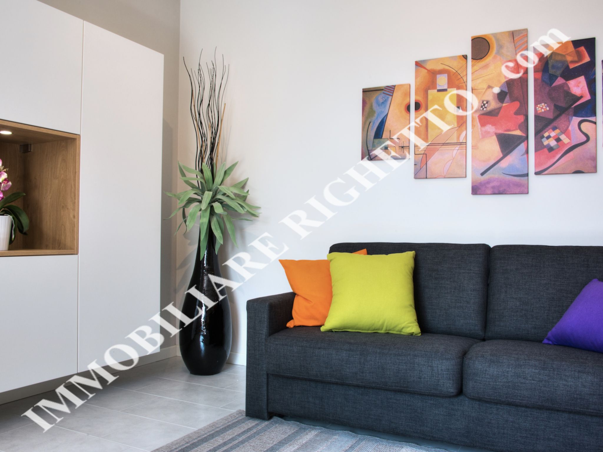 Immobilien zum Verkauf anbieten Geräumige Eckwohnung mit großer Terrasse