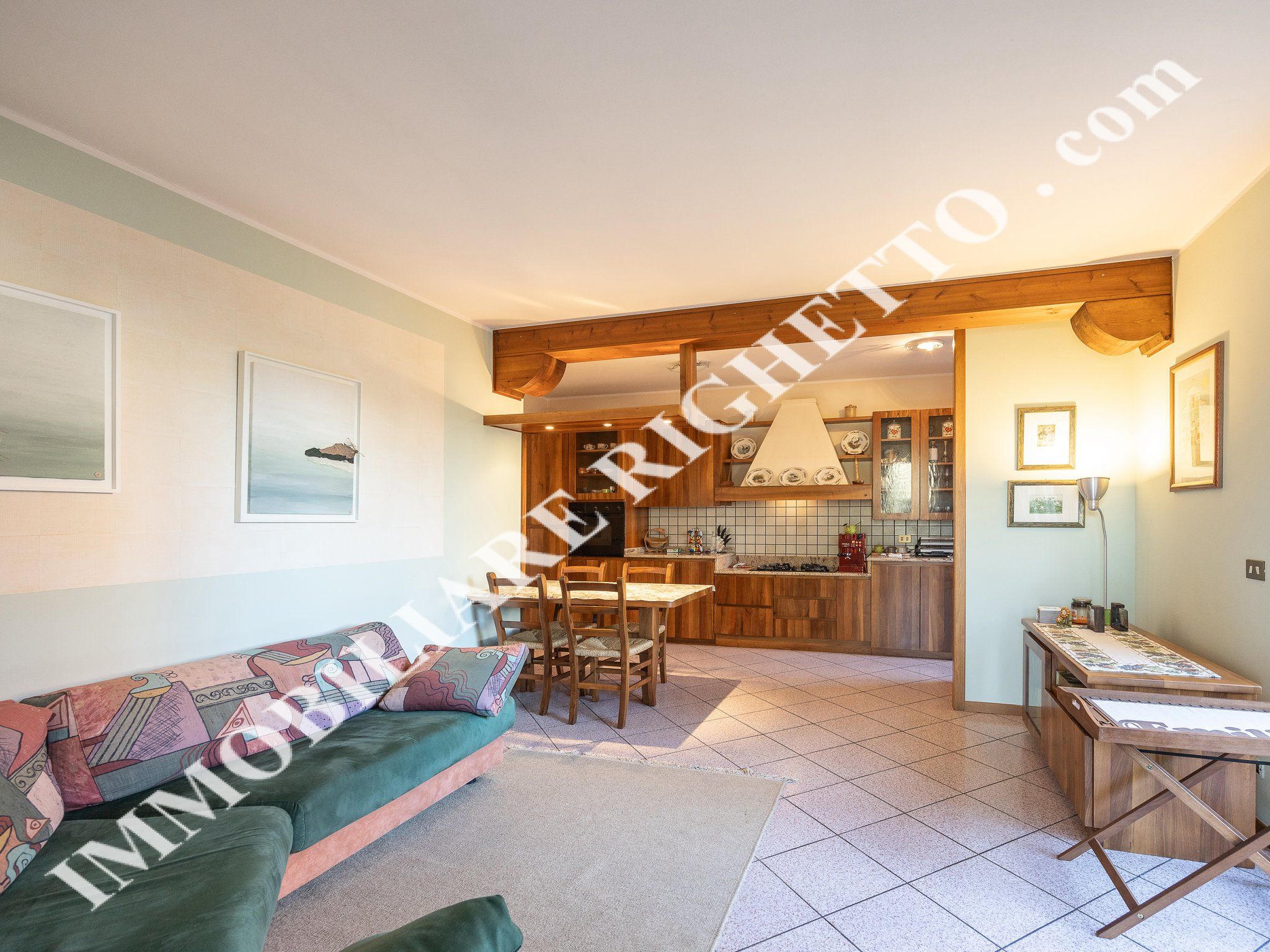 offer property for sale Roomy flat with large covered terrace.