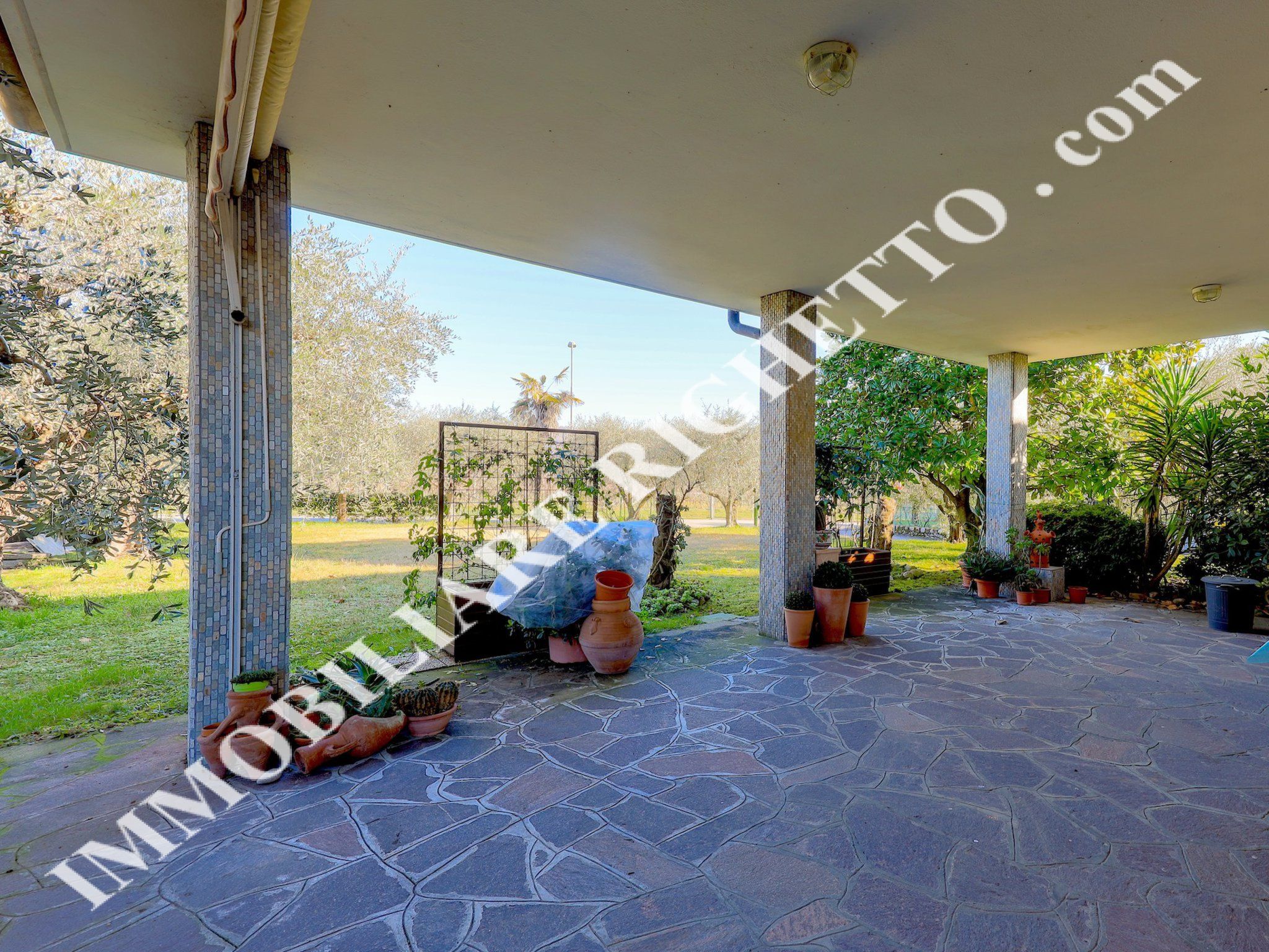 offer property for sale Roomy flat with large covered terrace.