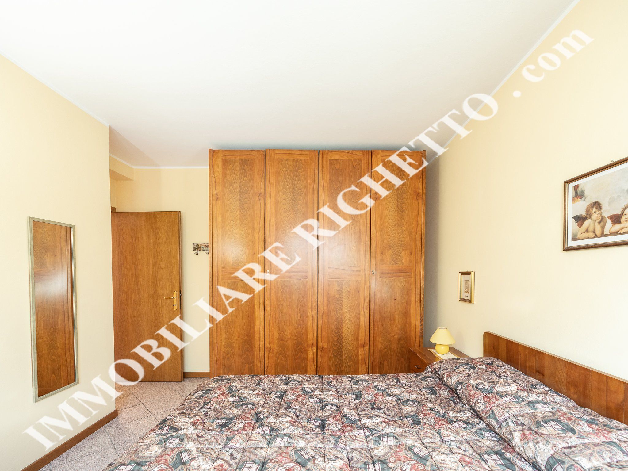 offer property for sale Roomy flat with large covered terrace.