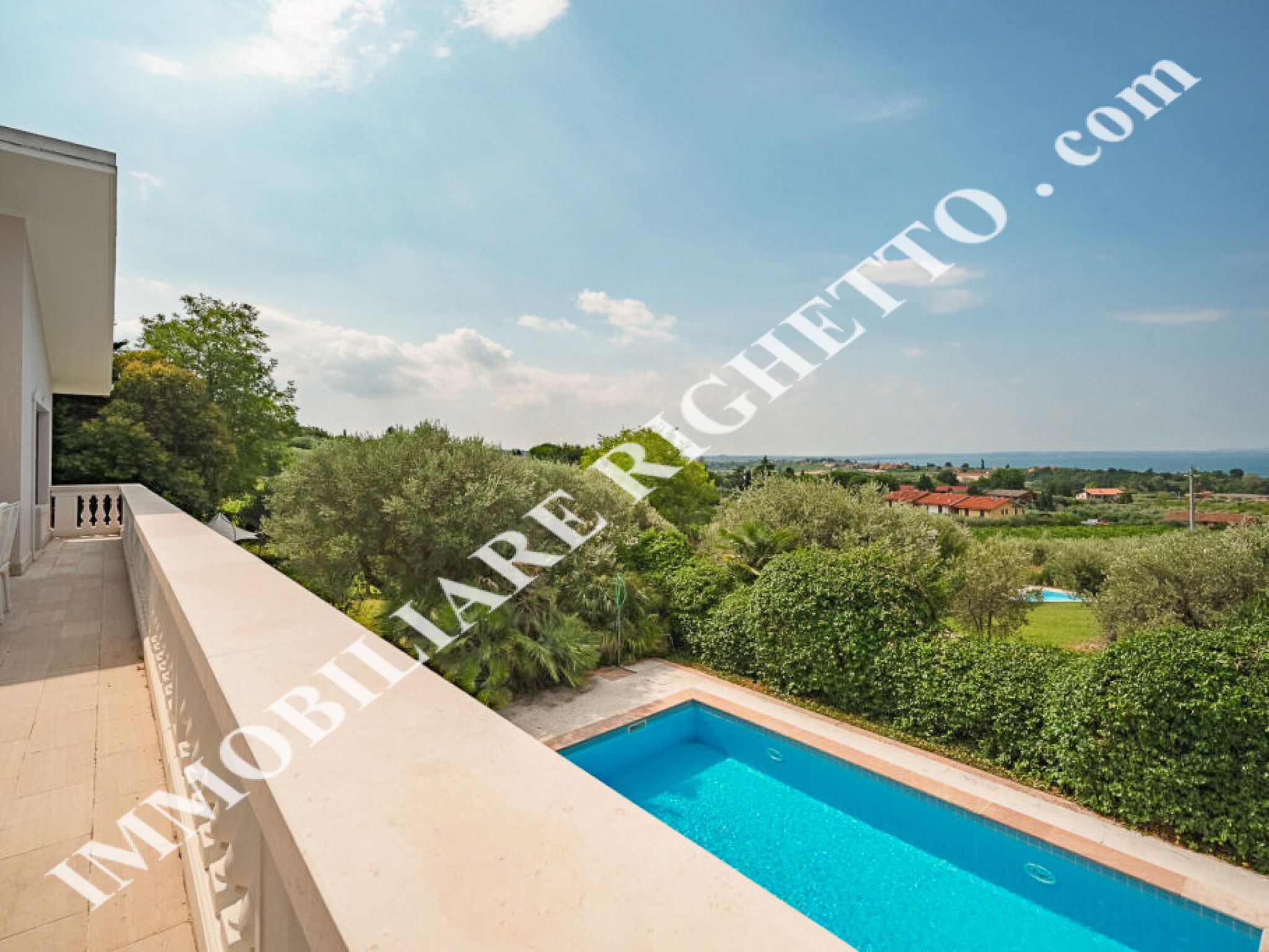 offer property for sale Charming detached villa with pool.