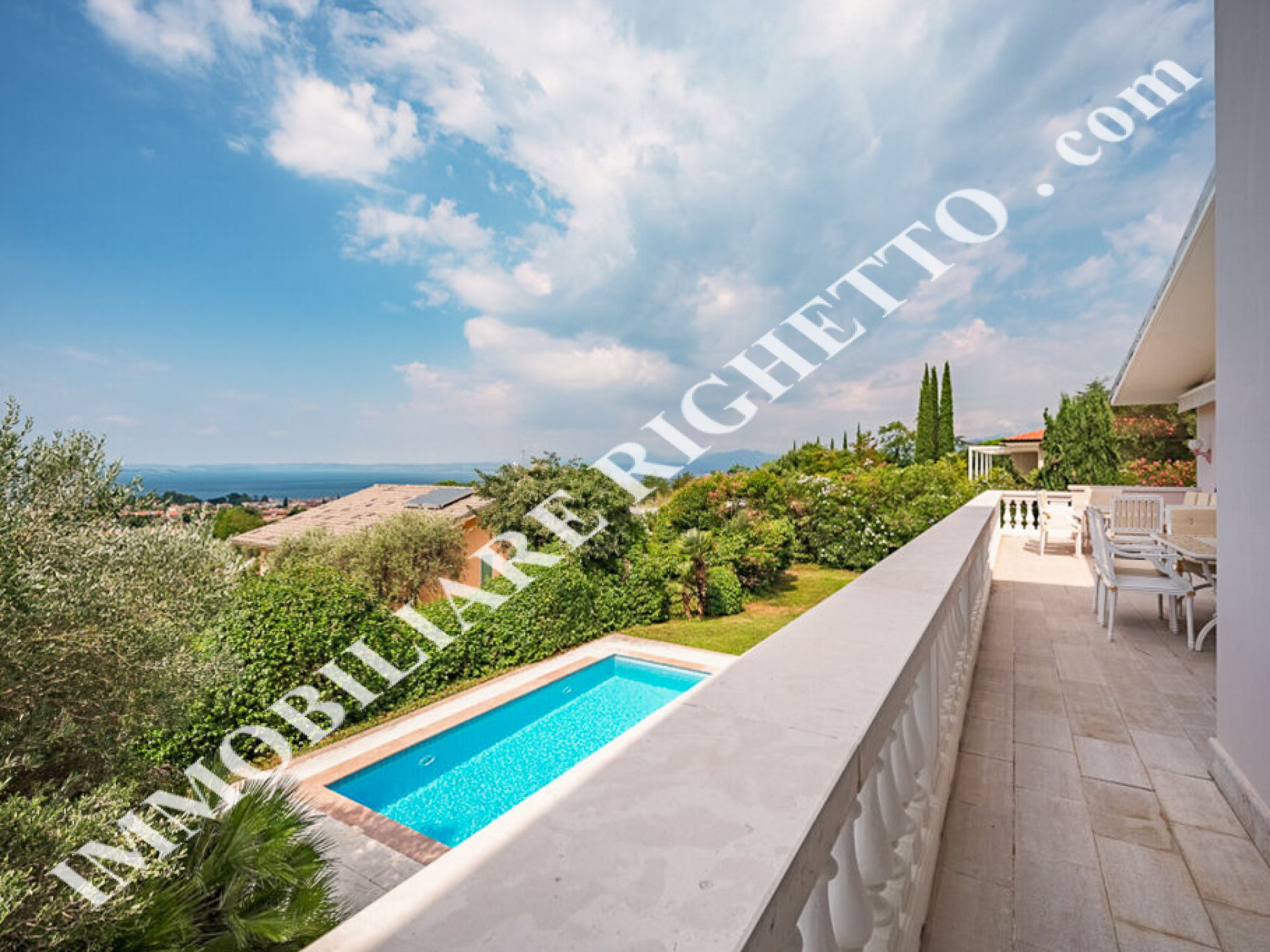 offer property for sale Charming detached villa with pool.