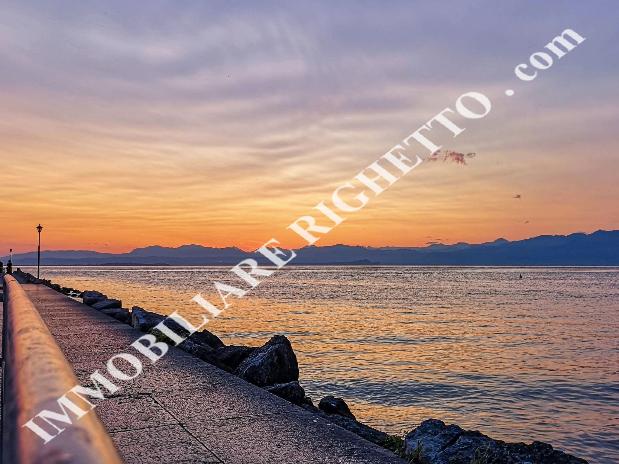 offerta immobile in vendita Grande villa singola in zona tranquilla a pochi passi dal Lago.