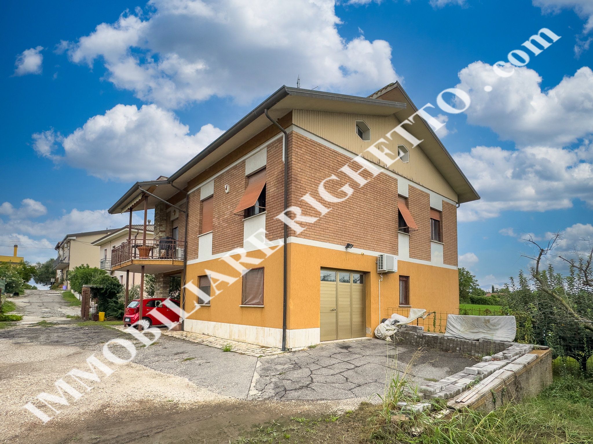 offerta immobile in vendita Grande villa singola in zona tranquilla a pochi passi dal Lago.