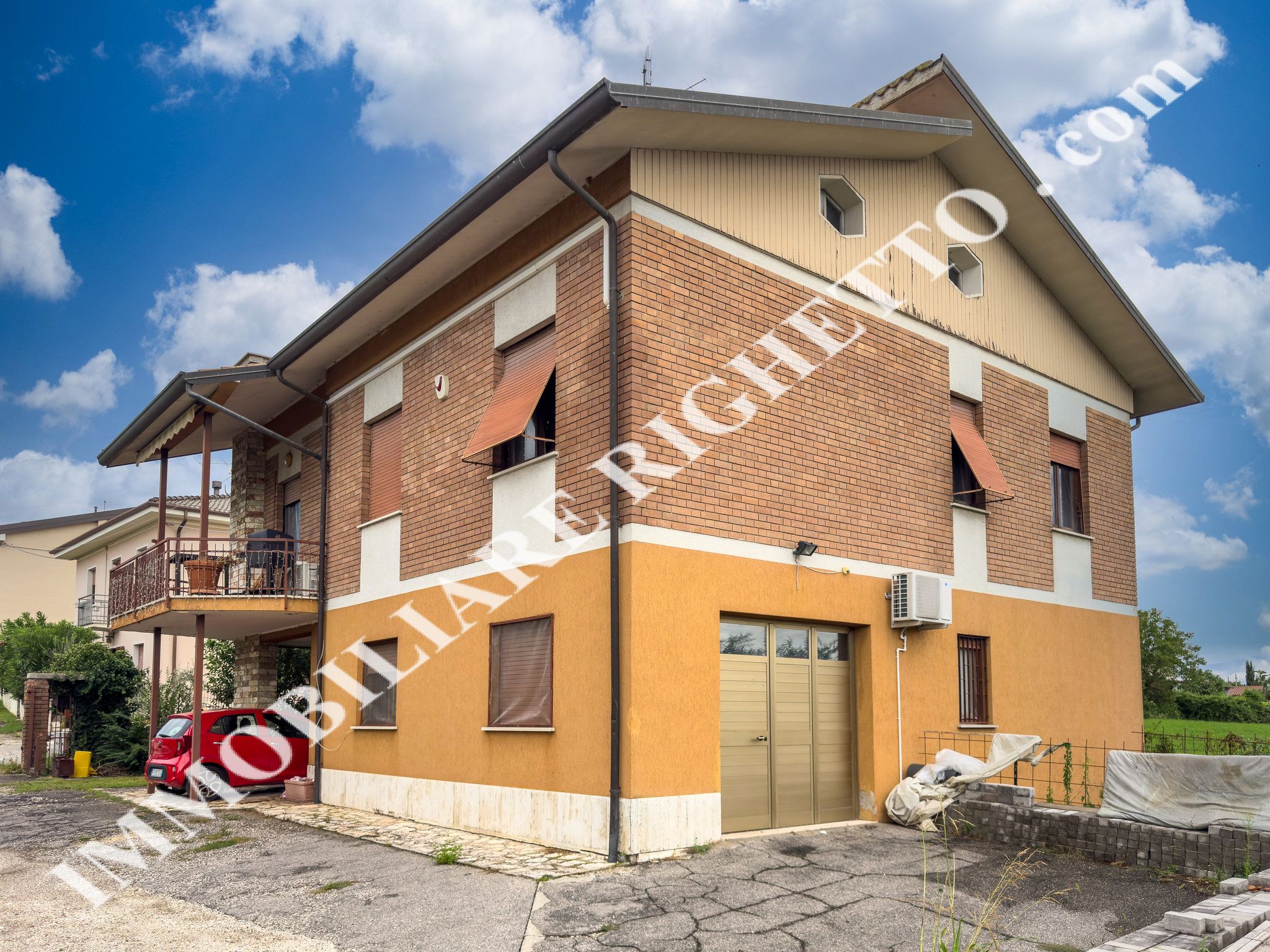 offerta immobile in vendita Grande villa singola in zona tranquilla a pochi passi dal Lago.