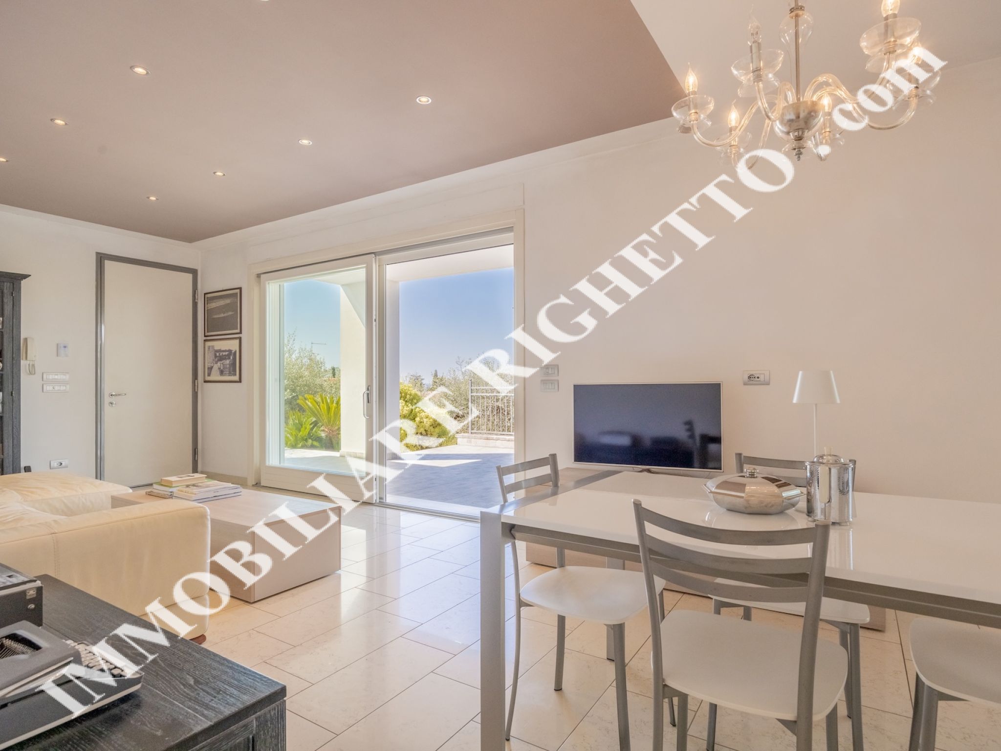 offerta immobile in vendita Moderna Villa con VISTA LAGO