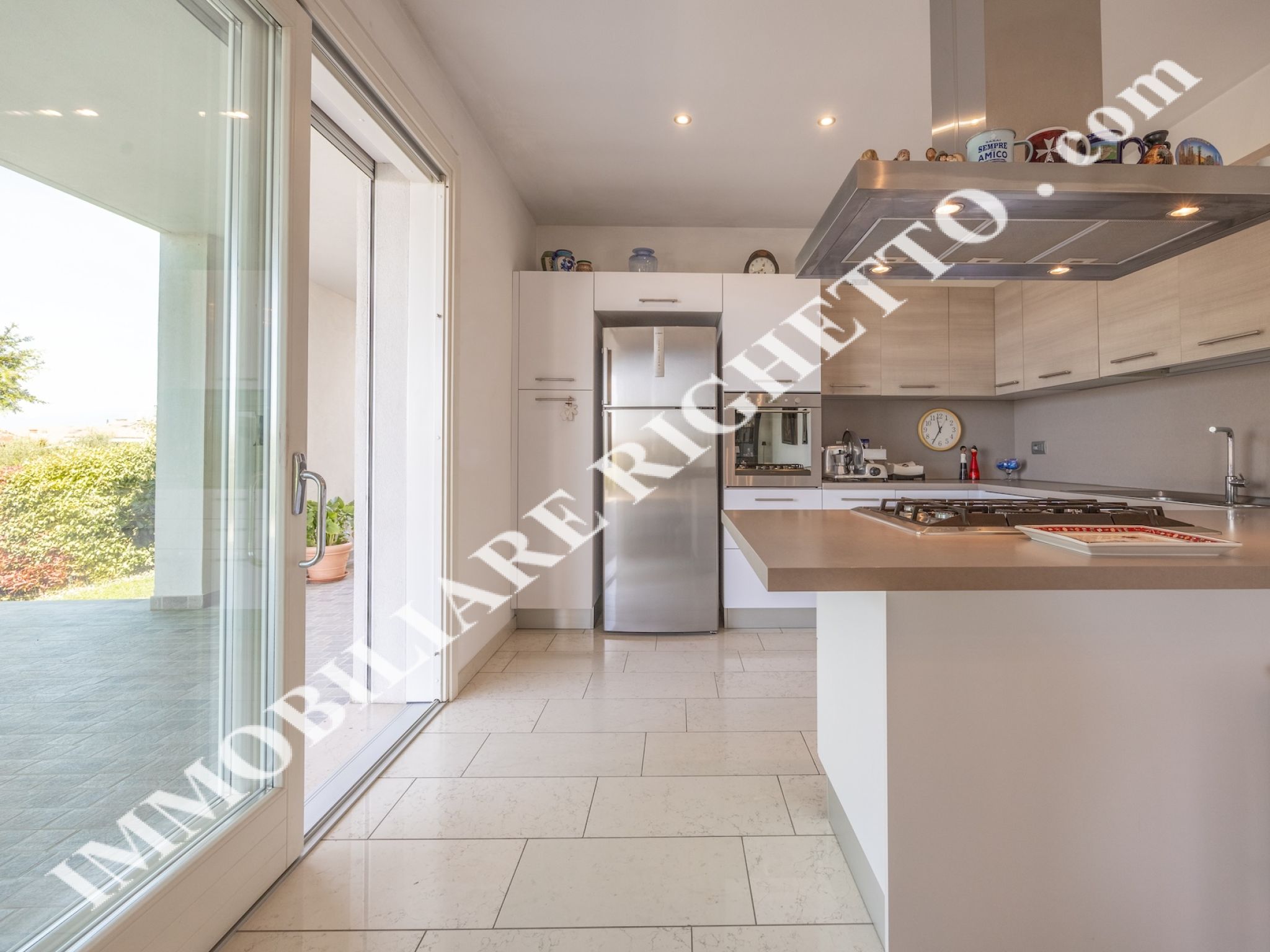 offerta immobile in vendita Moderna Villa con VISTA LAGO