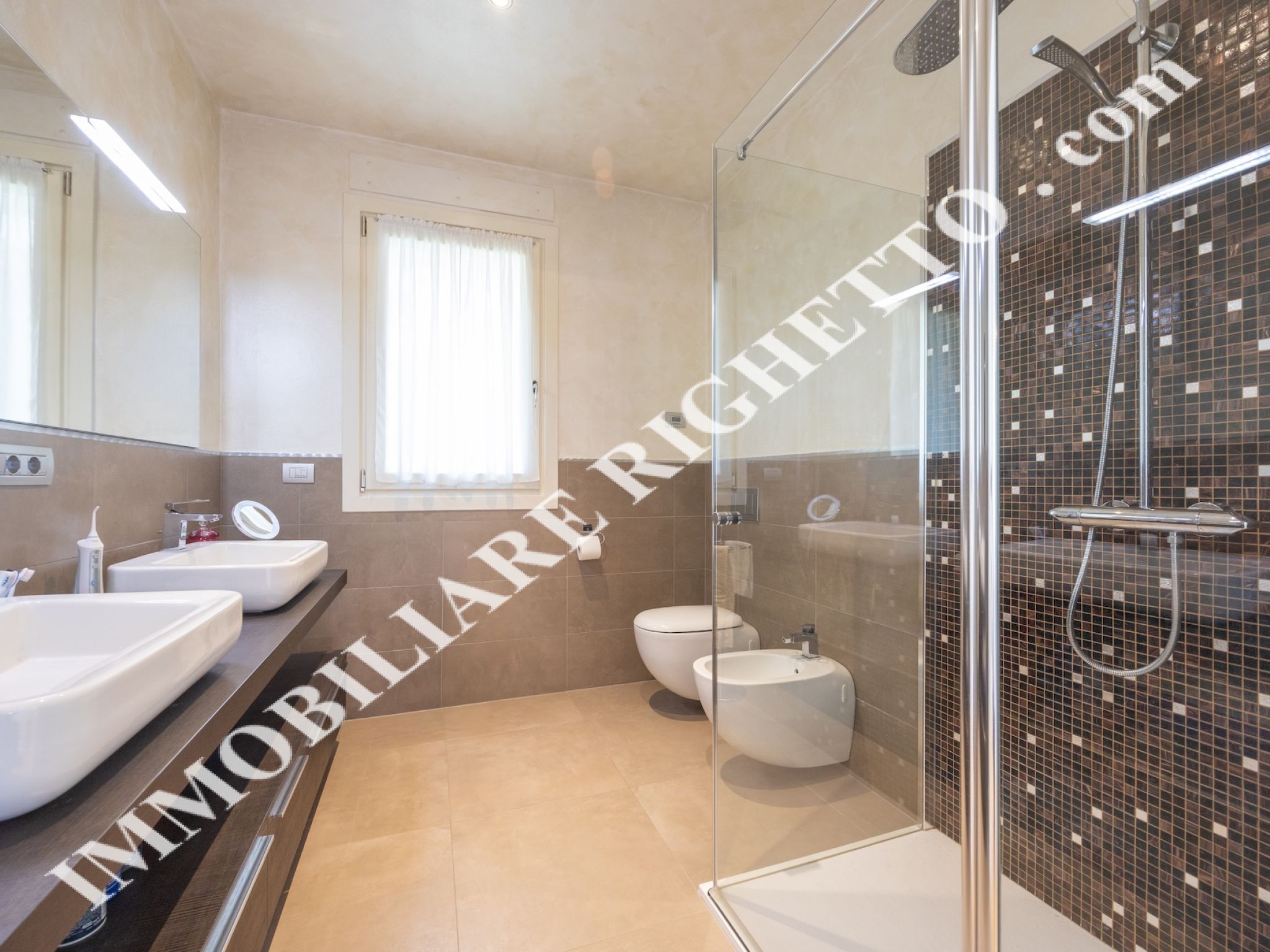 offerta immobile in vendita Moderna Villa con VISTA LAGO