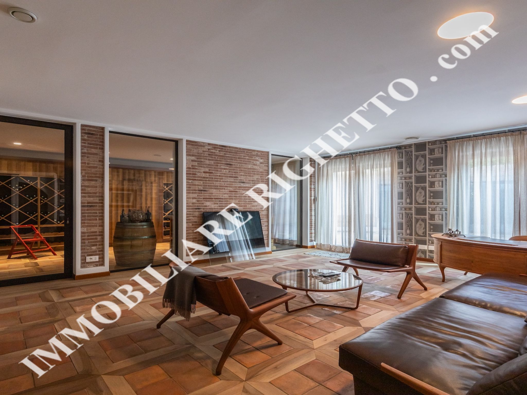 offerta immobile in vendita Splendida villa con piscina, a due passi dal Lago.