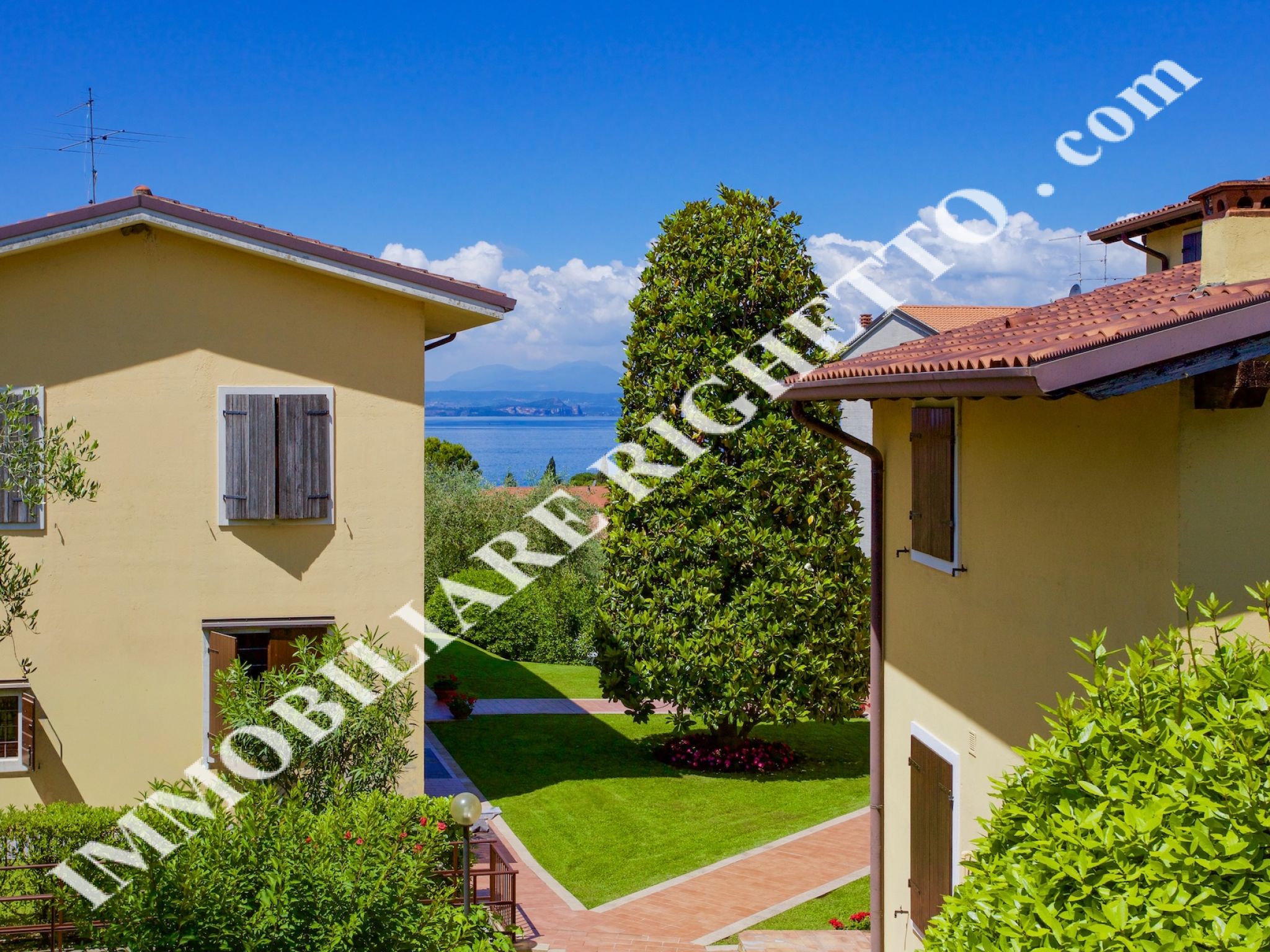 offerta immobile in vendita Ampio appartamento con VISTA LAGO.