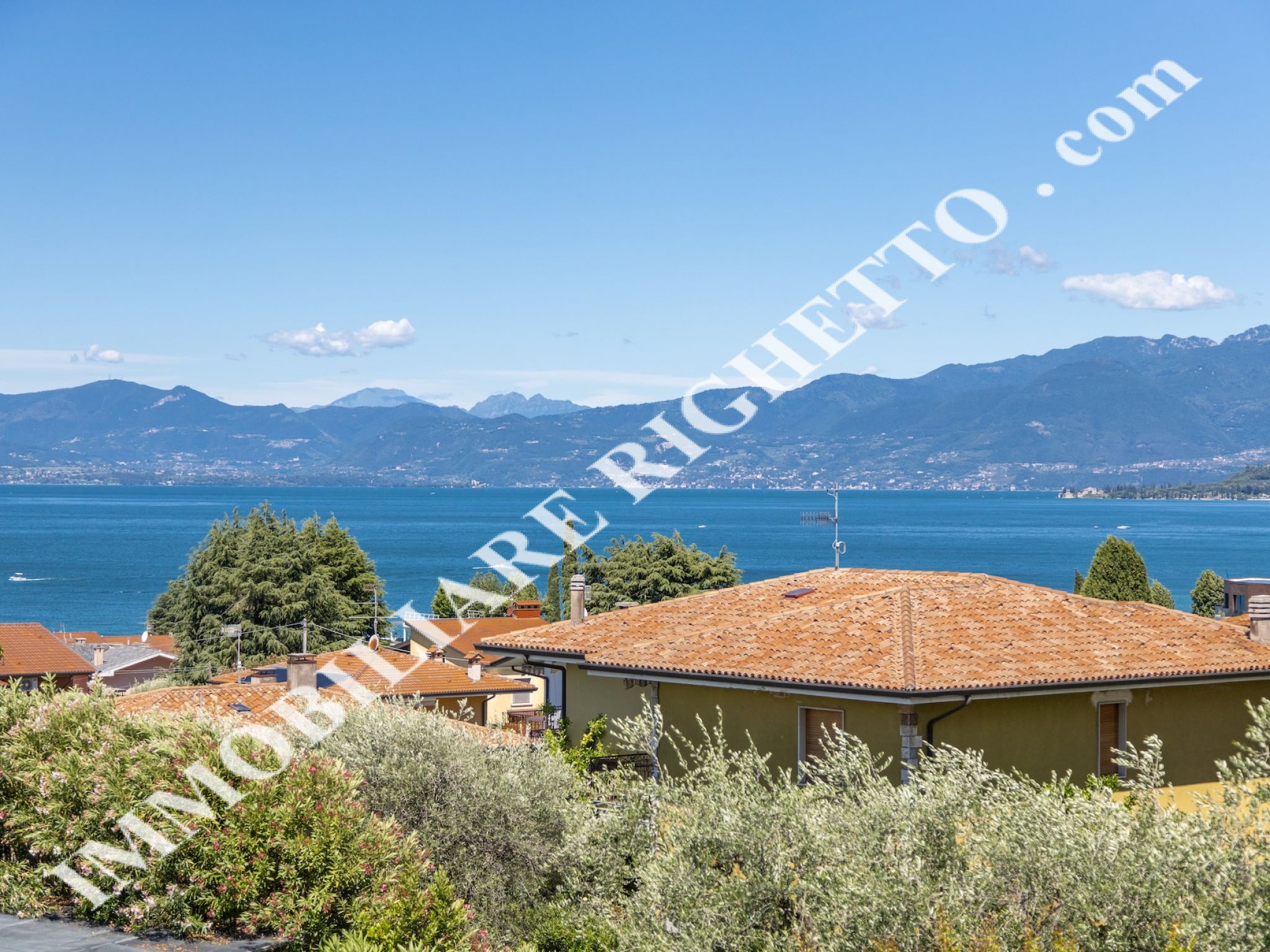 offerta immobile in vendita Ampio appartamento con VISTA LAGO.