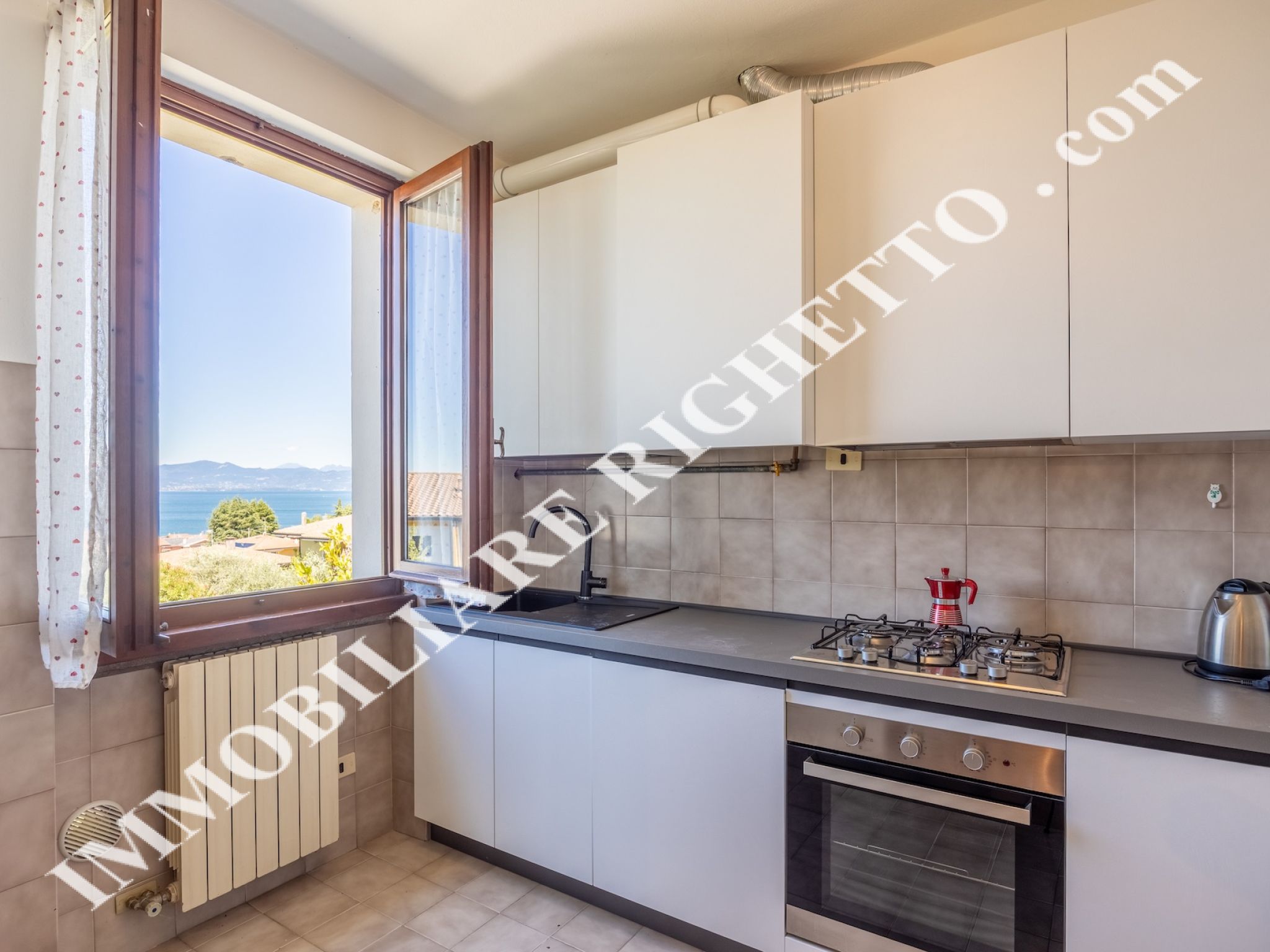 offerta immobile in vendita Ampio appartamento con VISTA LAGO.