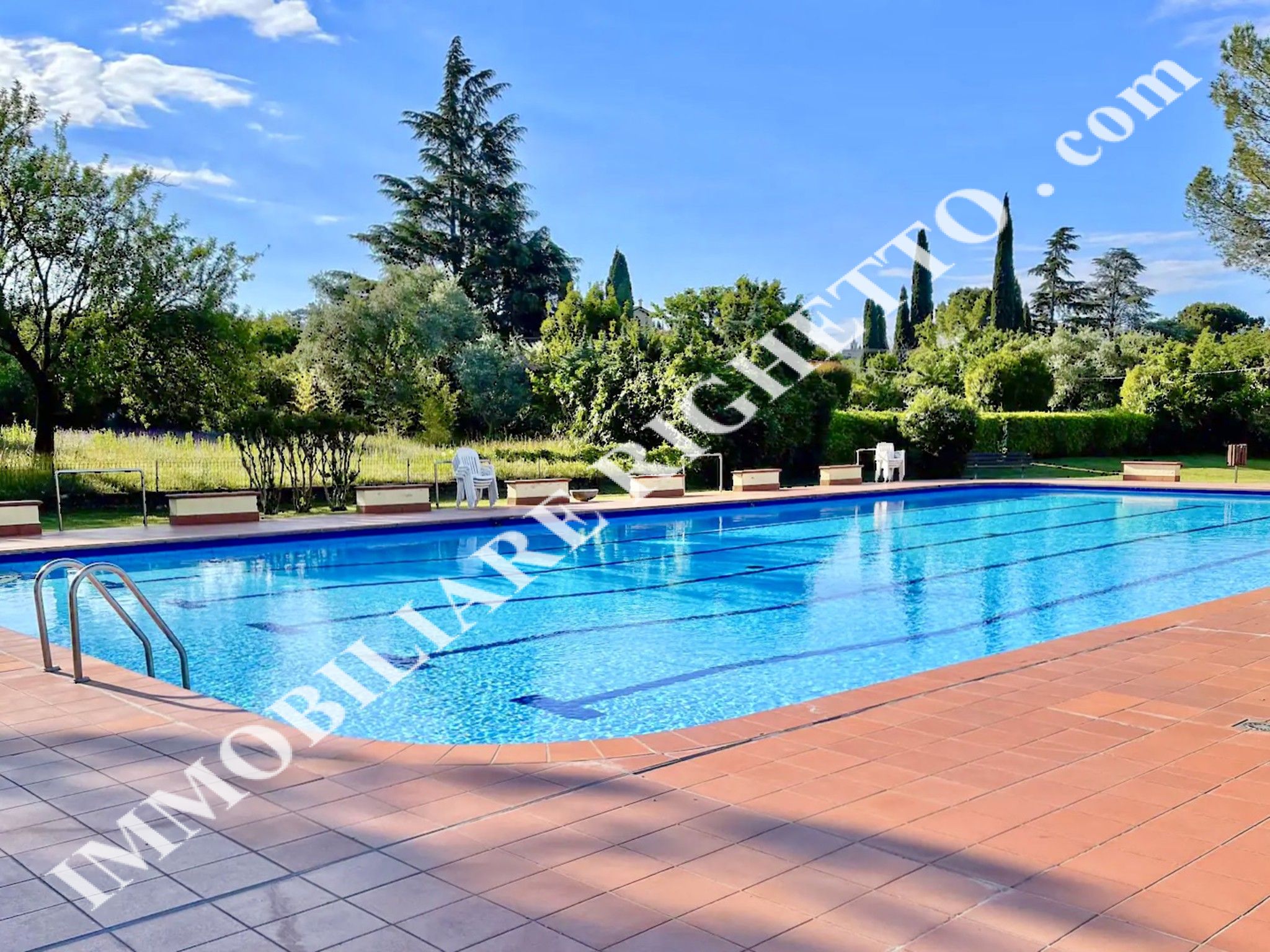 offerta immobile in vendita Interessante villetta unifamiliare in splendido villaggio con piscine.