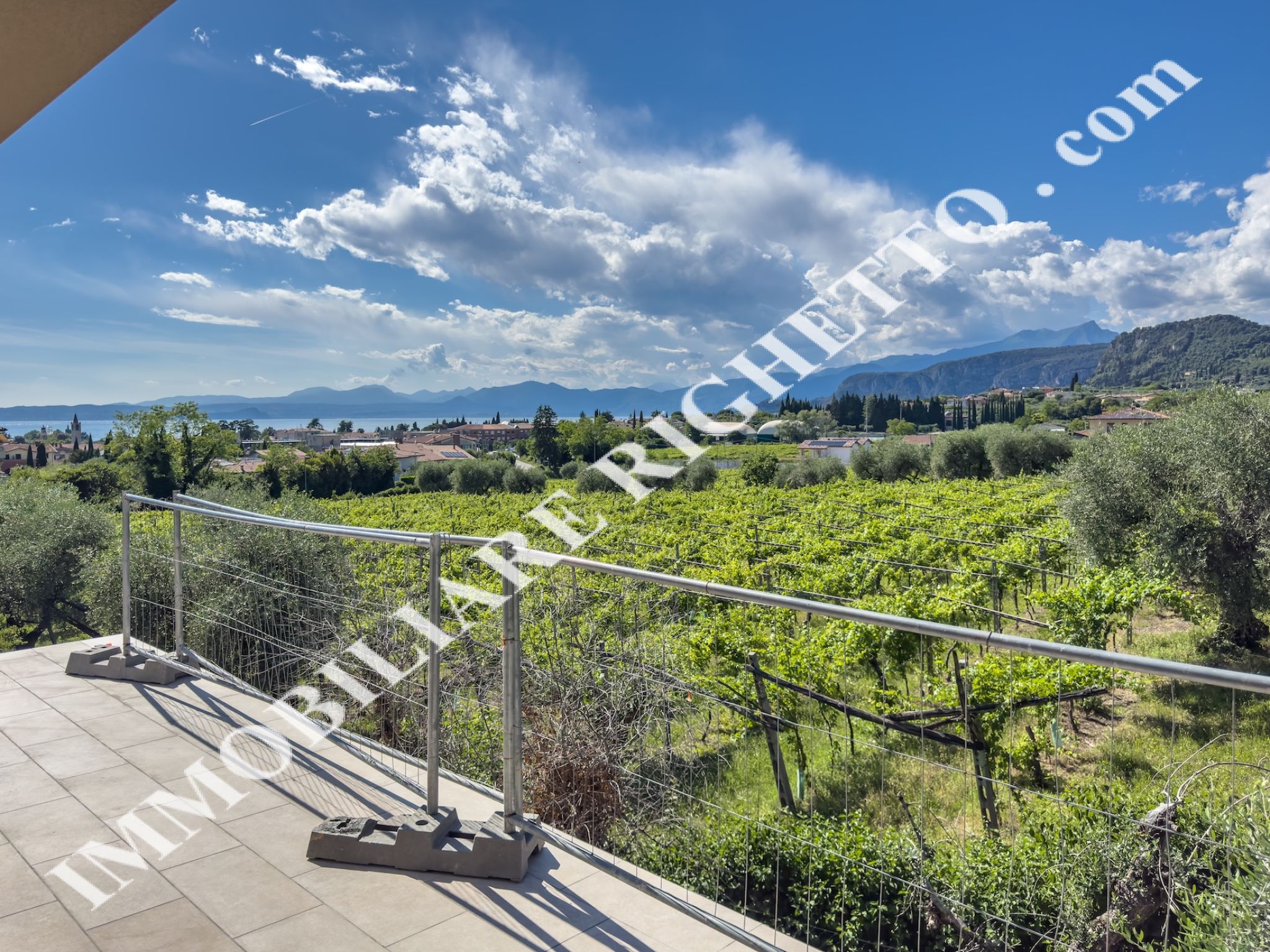 offer property for sale Beautiful, modern villas with private pools and LAKE VIEW.