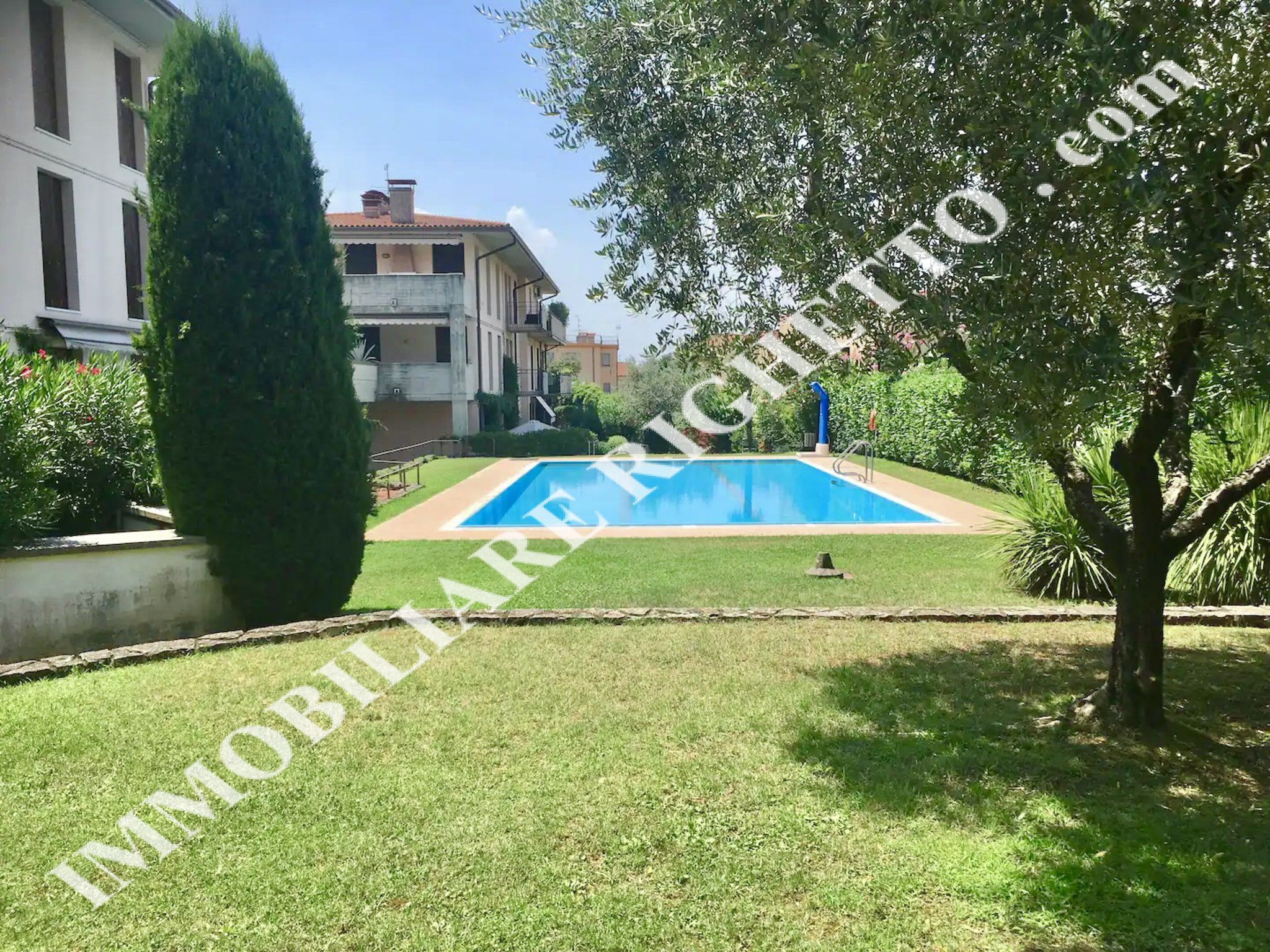 offer property for sale Two-room flat in residence with swimming pool.