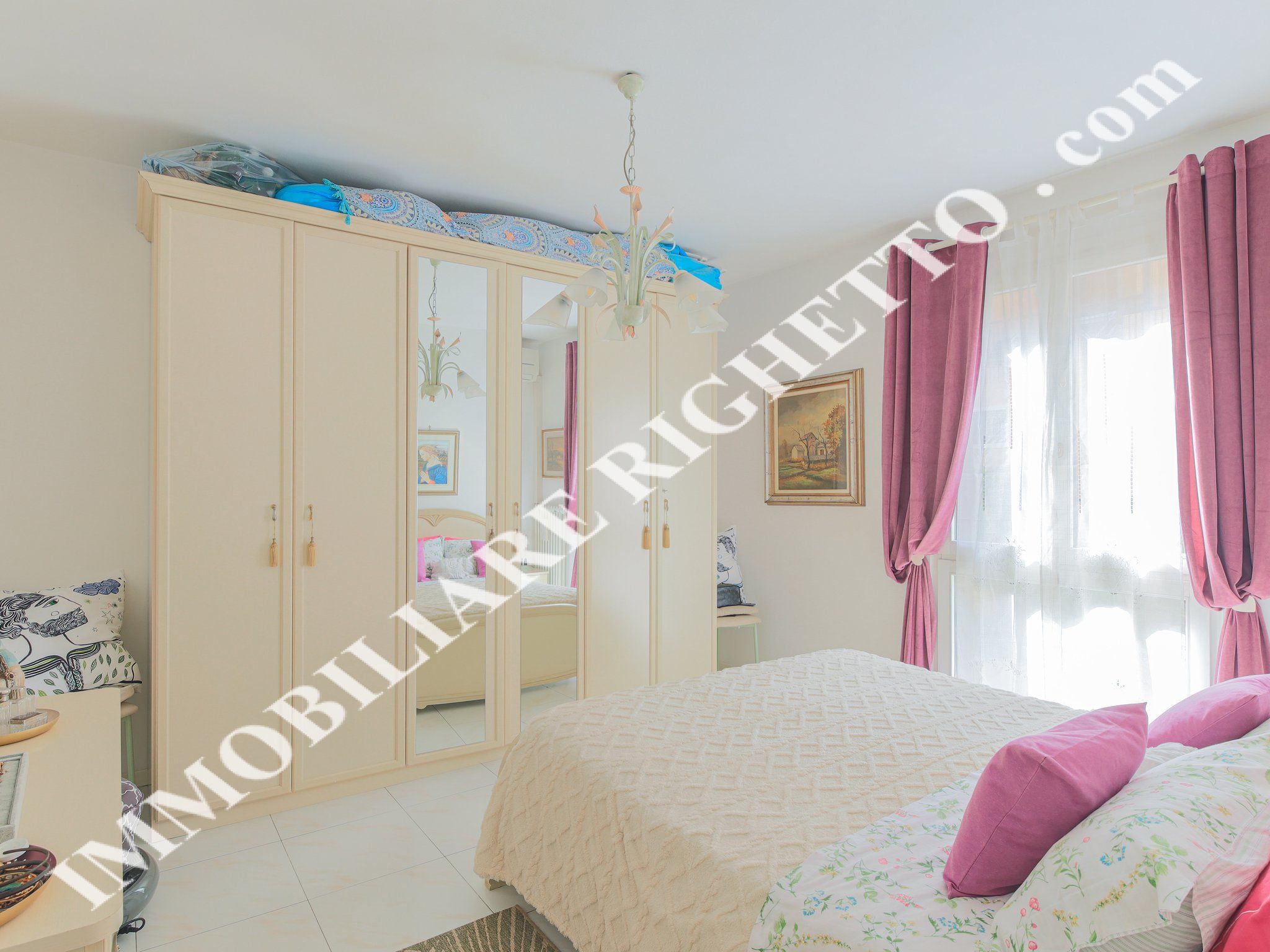 offer property for sale Two-room flat in residence with swimming pool.